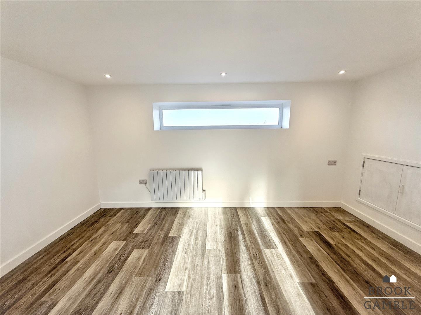 1 Bedroom Apartment. 400 Coast Road in Pevensey,  8